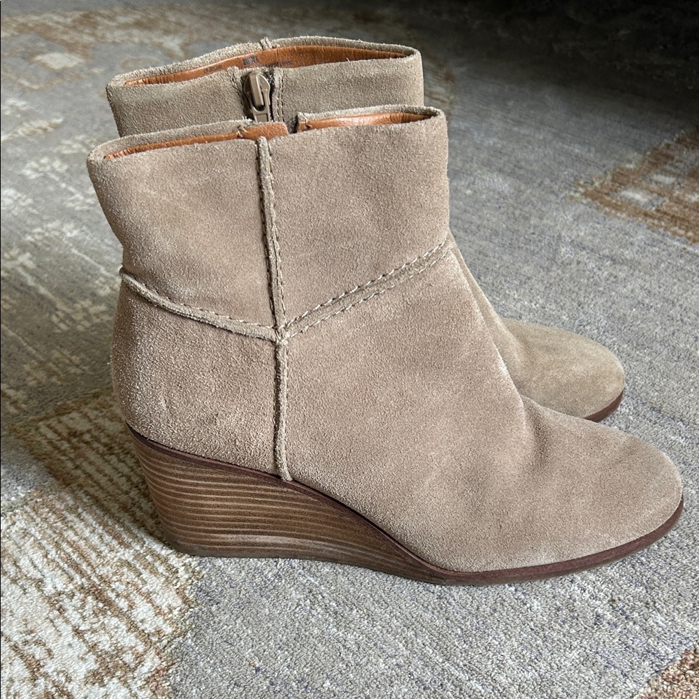 Lucky Brand Wedge Ankle Boot in Taupe Suede size 8
